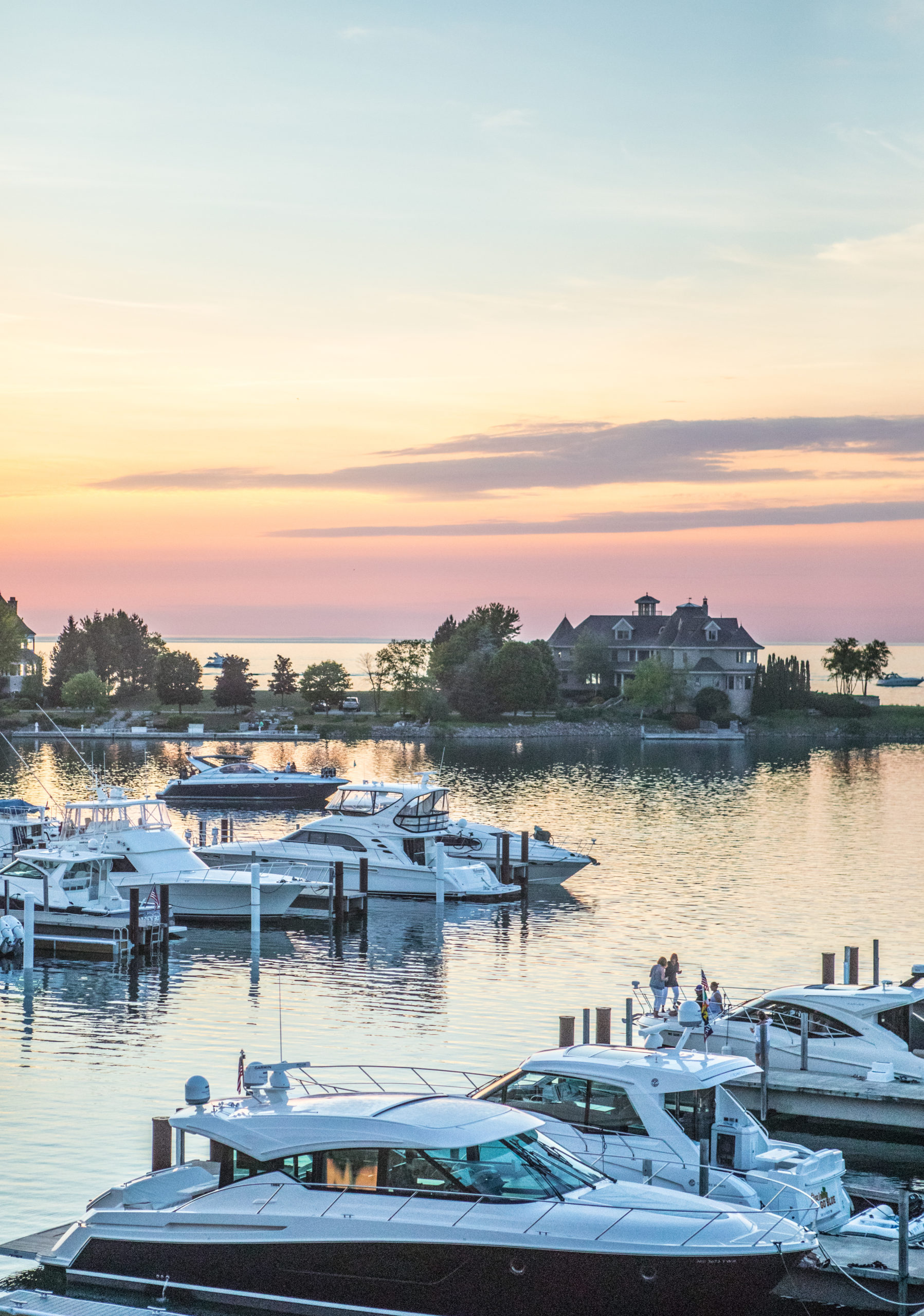 harbor point yacht club